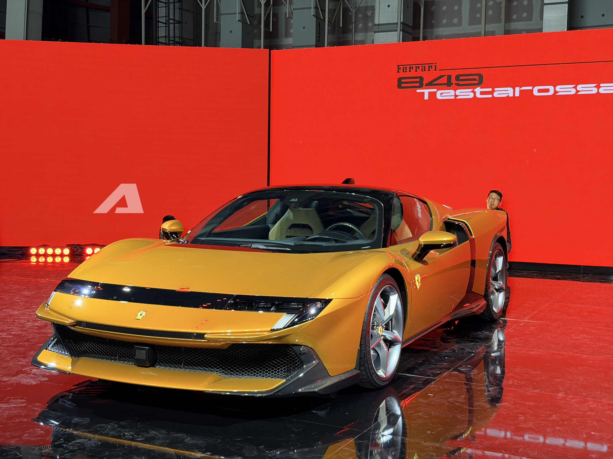 Hệ truyền động hybrid mạnh mẽ của siêu xe