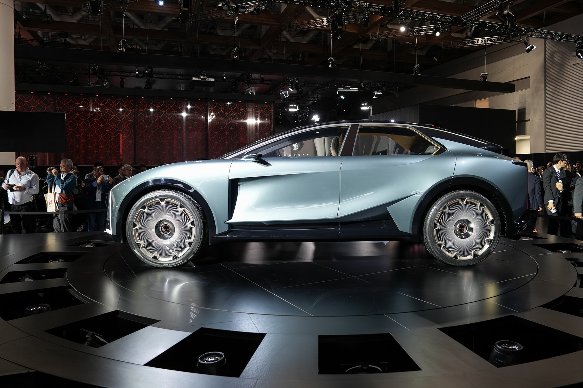 Mẫu xe ý tưởng sử dụng pin thể rắn tại JMS