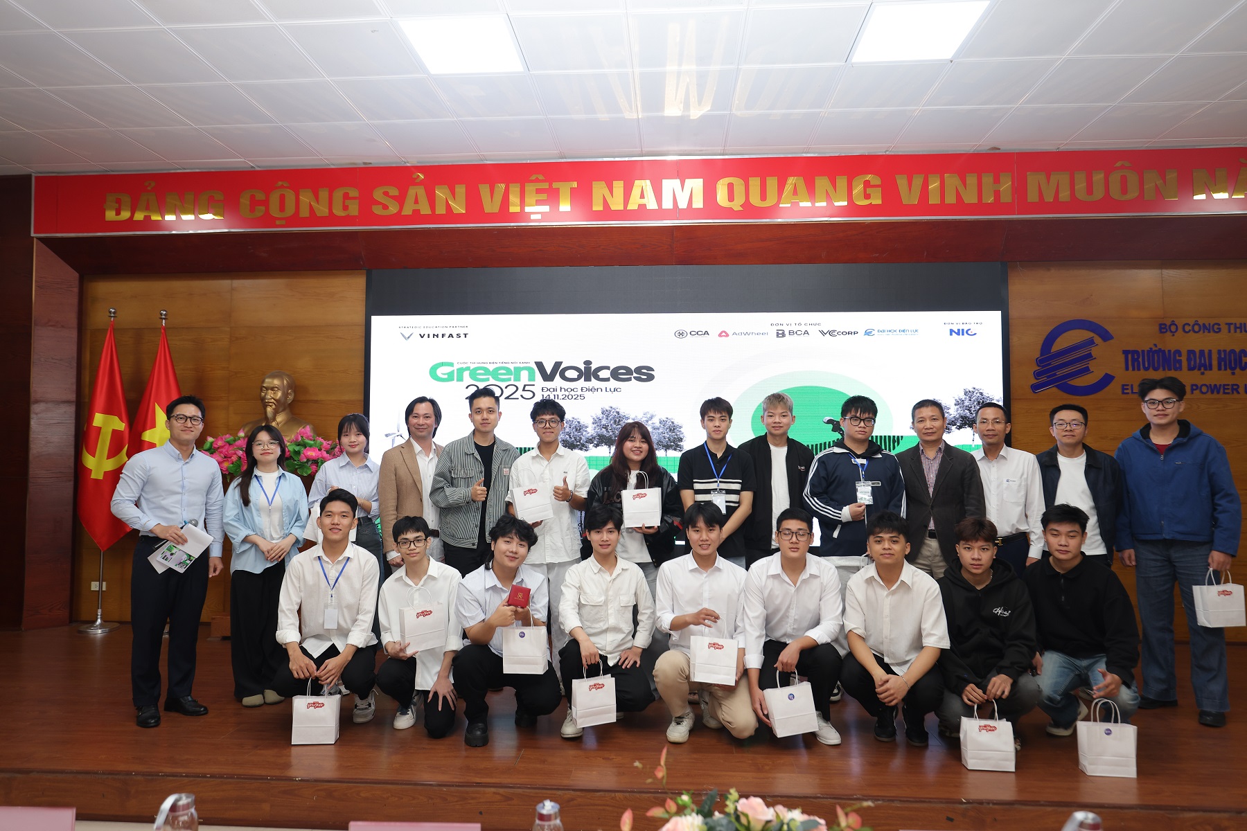 Toàn cảnh sự kiện Green Voices tại Đại học Điện lực