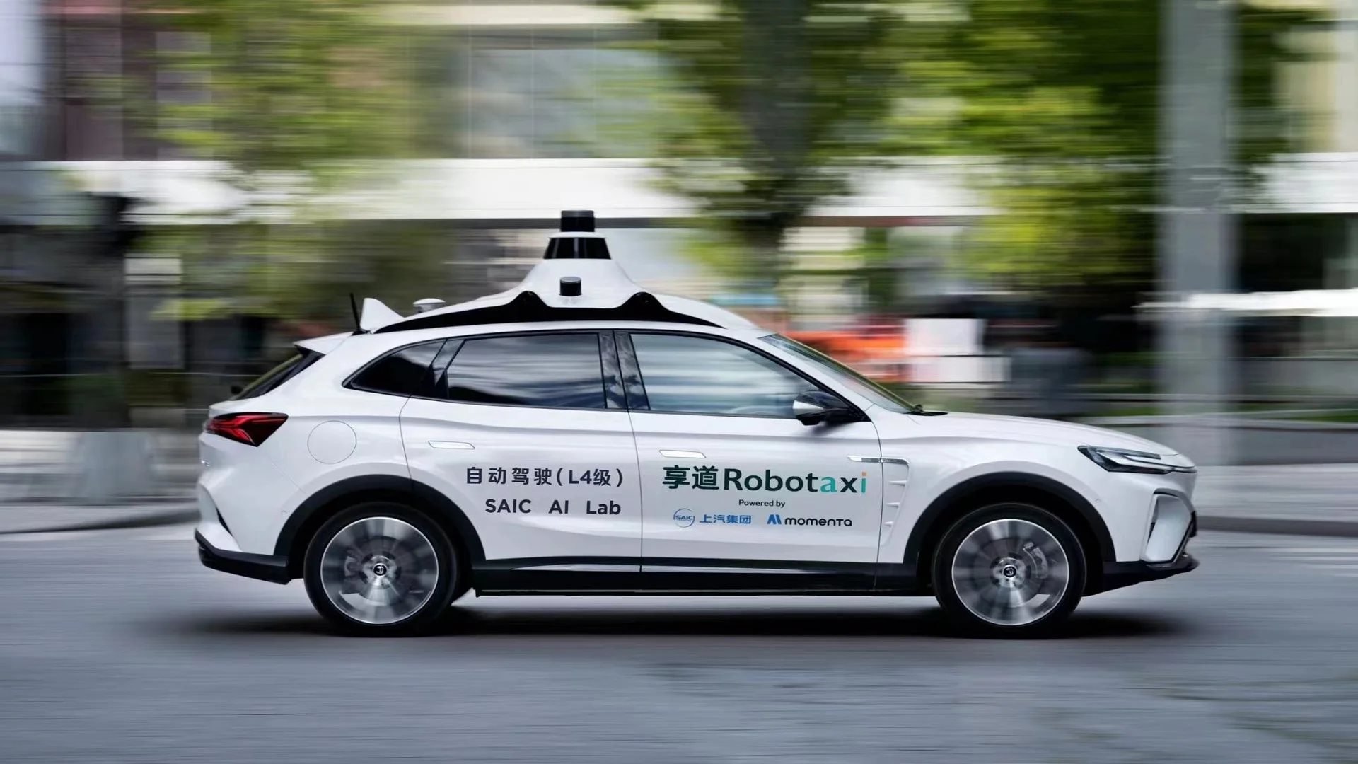 Robotaxi di chuyển trên đường phố Trung Quốc Robotaxi di chuyển trên đường phố Trung Quốc