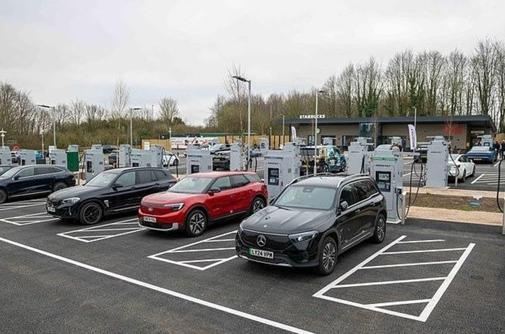 Số lượng tài xế xe điện sử dụng trạm sạc công cộng tăng gấp đôi Tài xế sử dụng trạm sạc công cộng