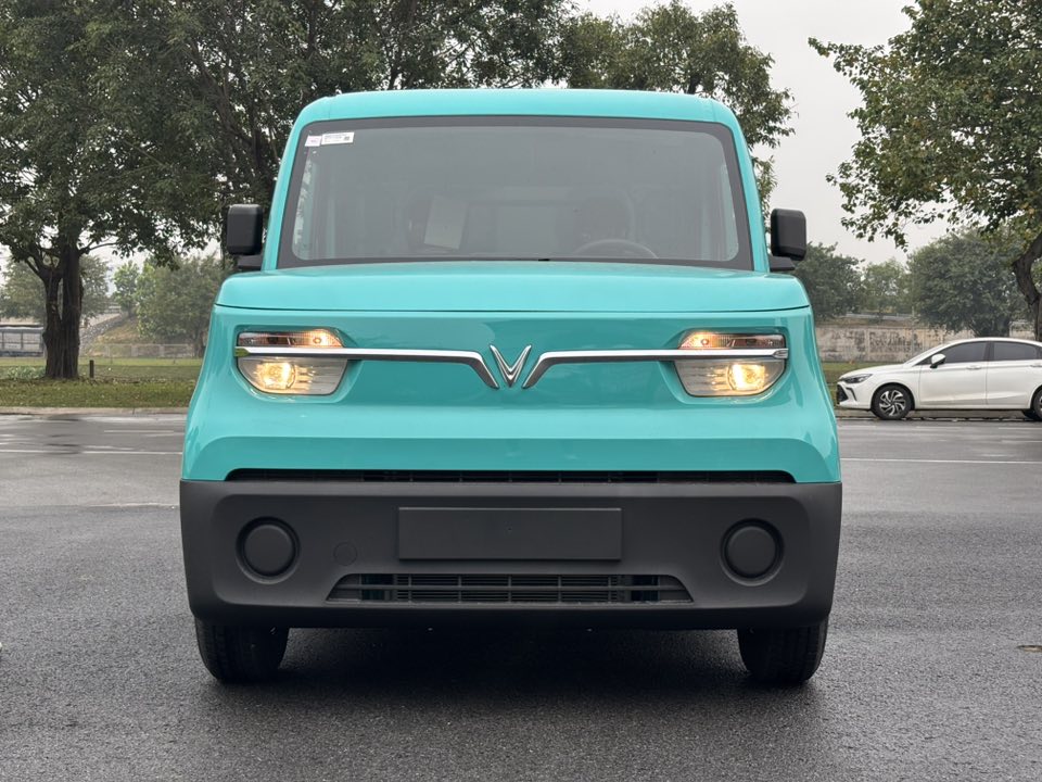 VinFast EC Van với thiết kế vuông vức, nam tính Thiết kế đầu xe VinFast EC Van