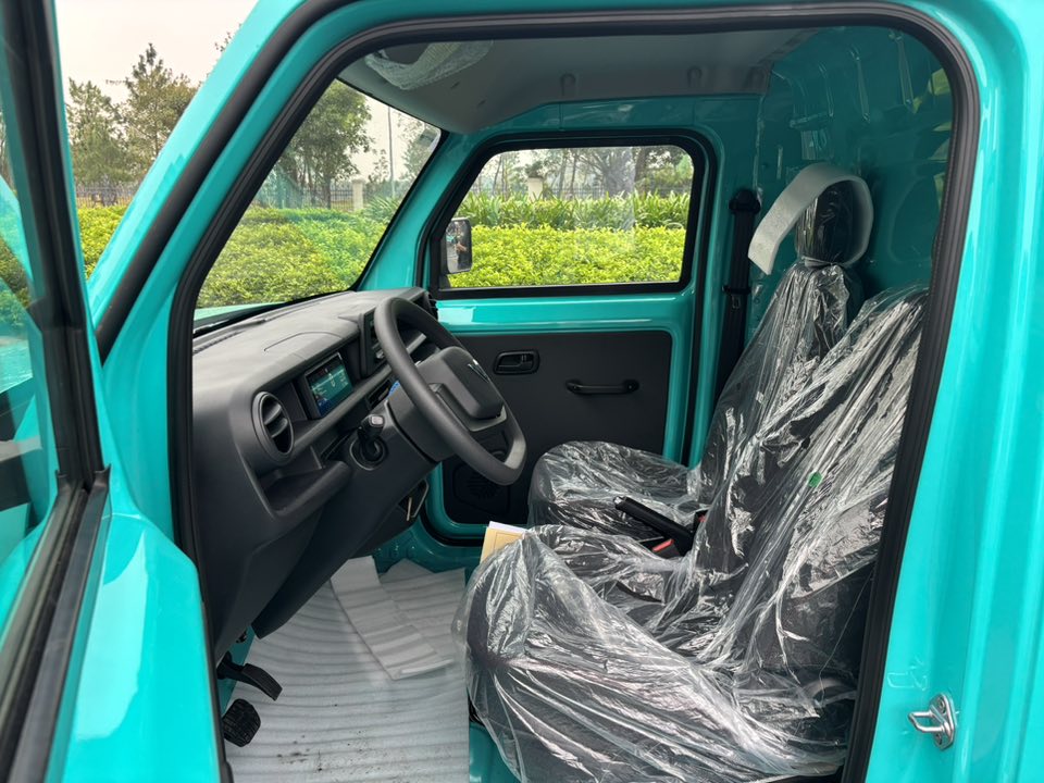 Ghế ngồi bọc nỉ trong khoang lái VinFast EC Van Ghế bọc nỉ cho hai chỗ ngồi phía trước