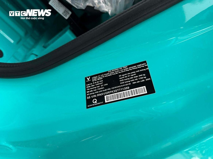 Màn hình điện tử hiển thị thông số trên xe EC Van Màn hình điện tử hiển thị thông số trên xe EC Van