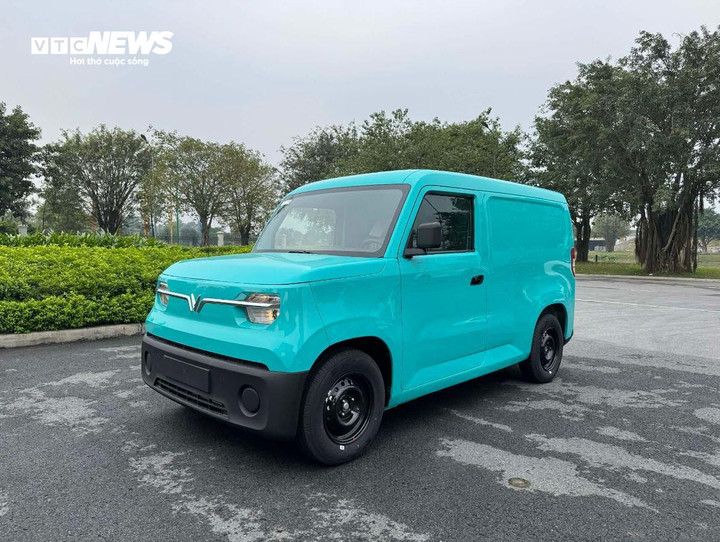 Xe tải EC Van màu xanh đặc trưng Xe tải EC Van màu xanh đặc trưng