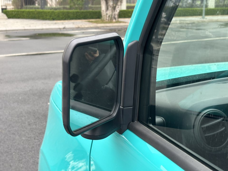 Gương chiếu hậu chỉnh cơ trên VinFast EC Van Gương chiếu hậu chỉnh cơ