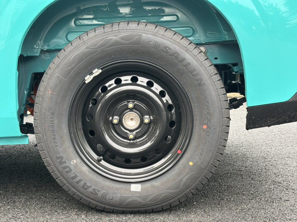 Mâm sắt 14 inch và lốp 175/80R14 của VinFast EC Van Bánh xe mâm sắt 14 inch với lốp sản xuất tại Tây Ninh