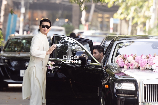 Khoang tiện nghi nội thất Rolls-Royce Ghost Tiện nghi ghế massage, âm thanh Bespoke 18 loa, camera 360 độ