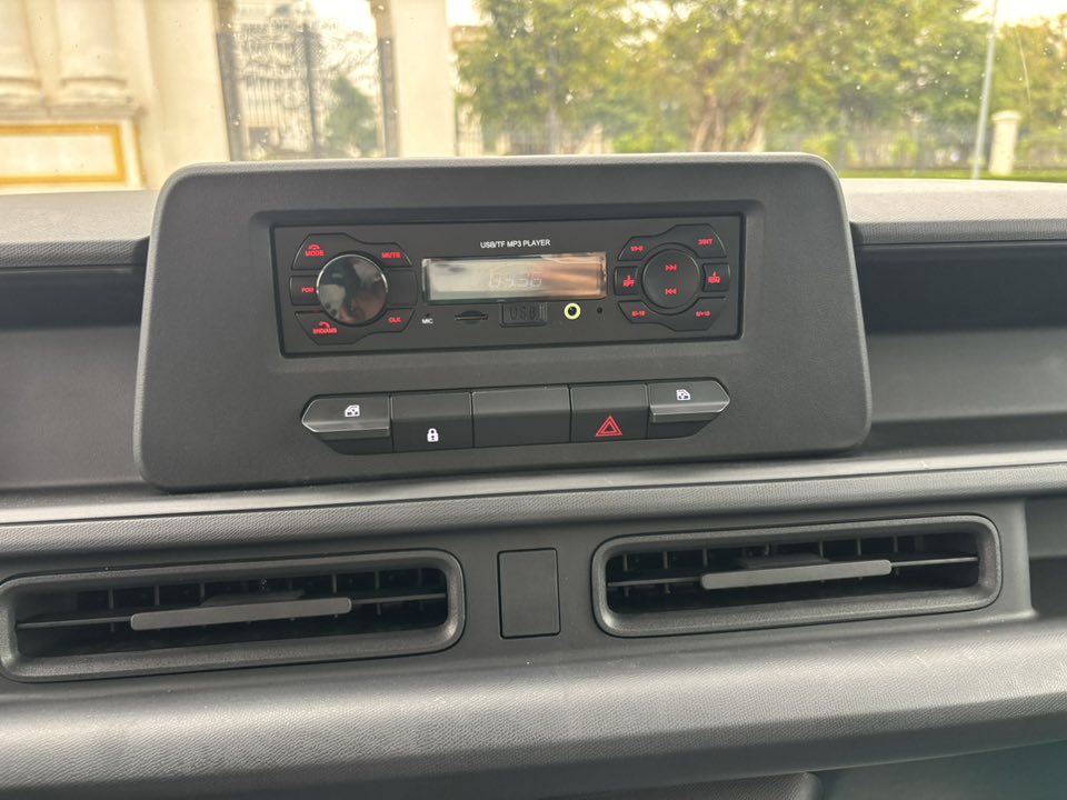 Cụm lên xuống kính điện dưới đầu radio Kính chỉnh điện bên trong cabin EC Van