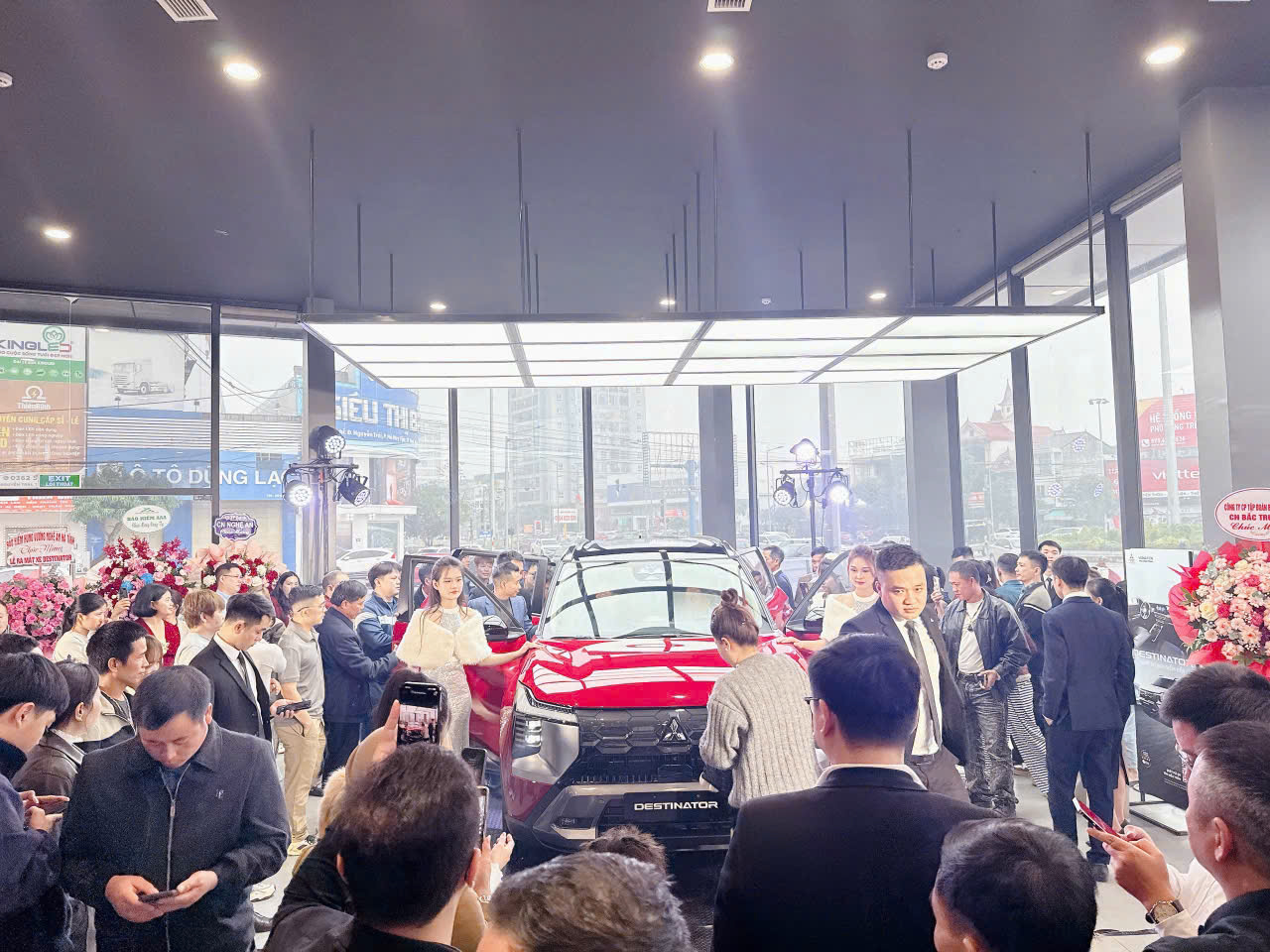 Mẫu xe thu hút khách hàng khi ra mắt Mẫu xe thu hút khách hàng khi ra mắt tại đại lý