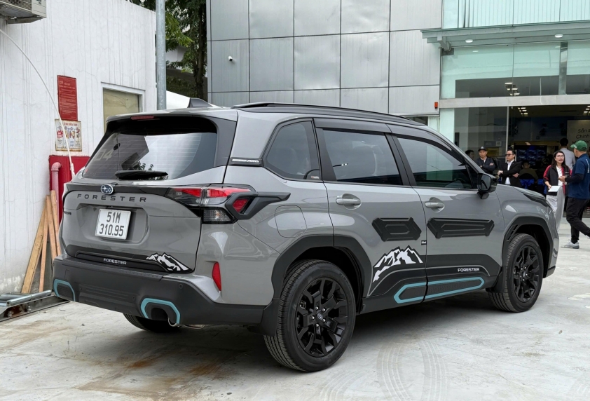 Khoang lái Subaru Forester 2026 với màn hình lớn và tiện nghi hiện đại